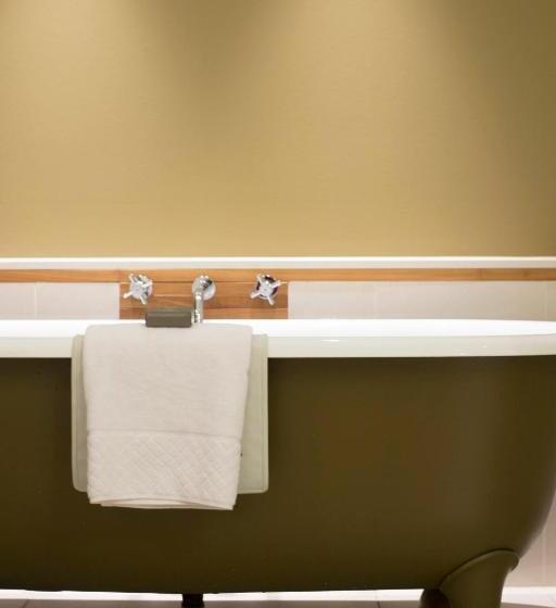 חדר דלוקס, The Grove