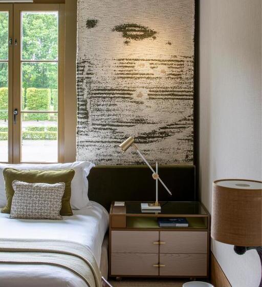 חדר סטנדרט, The Grove