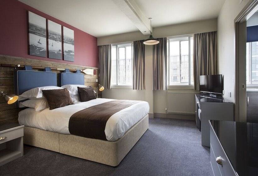 غرفة قياسية, The Ship & Trades