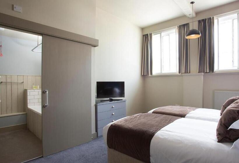 غرفة قياسية, The Ship & Trades