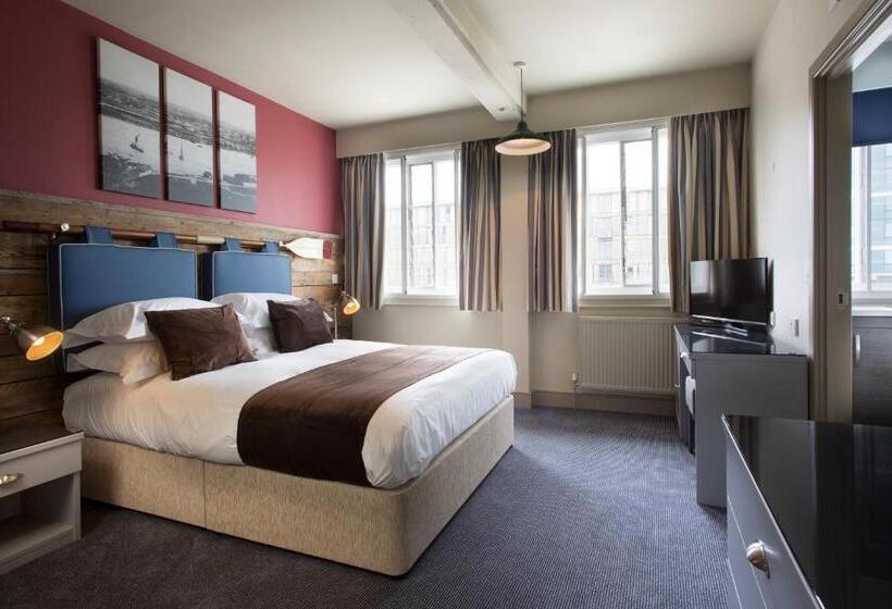 غرفة قياسية, The Ship & Trades