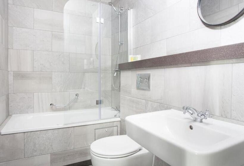 غرفة قياسية, The Ship & Trades