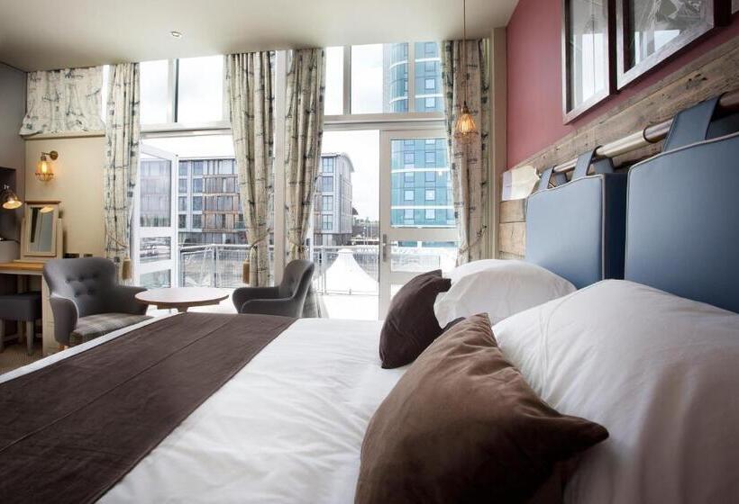 غرفة ديلوكس, The Ship & Trades