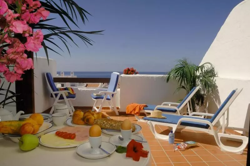 استودیوی استاندارد با چشم‌انداز دریا, Ona Beverly Hills Suites