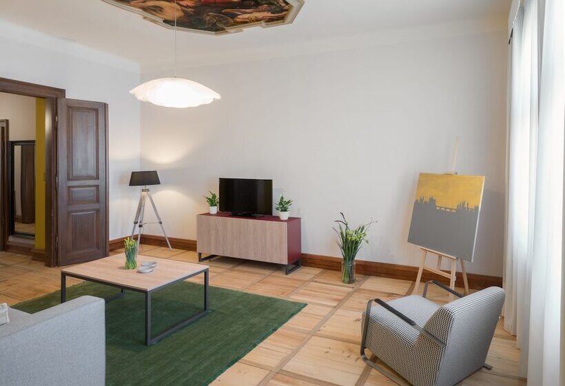 آپارتمان 2 خوابه با بالکن, Art House Apartments By Adrez Living