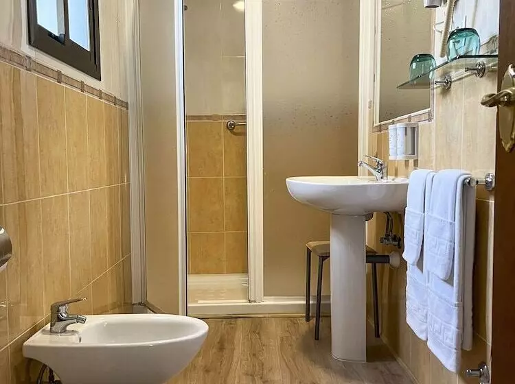 スタンダードスタジオ, Beatriz Charming Hostal