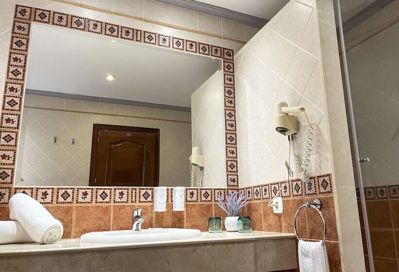 스탠다드 스튜디오, Beatriz Charming Hostal