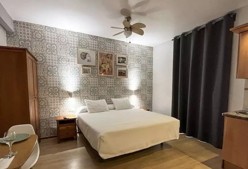 スタンダードスタジオ, Beatriz Charming Hostal
