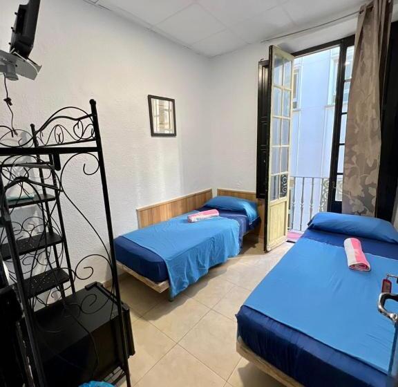 Quarto Estandar Banheiro Compartilhado, Hostal Milan