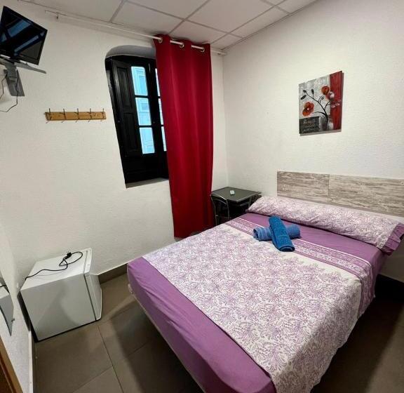 Quarto Estandar, Hostal Milan