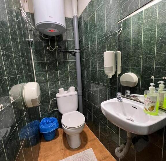 غرفة قياسية ثلاثية حمام مشترك, Hostal Milan