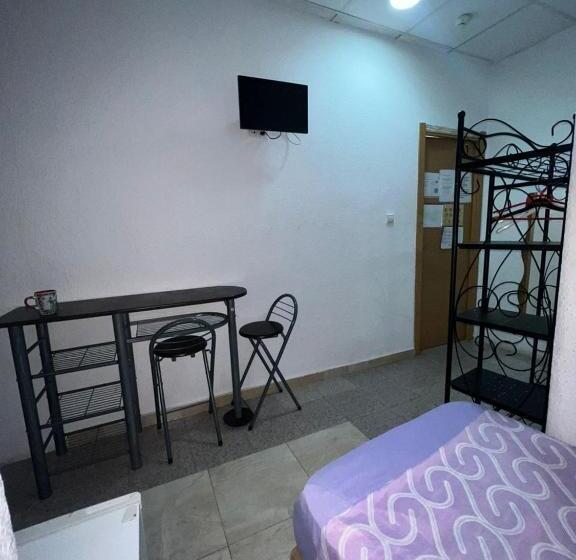 غرفة قياسية ثلاثية حمام مشترك, Hostal Milan