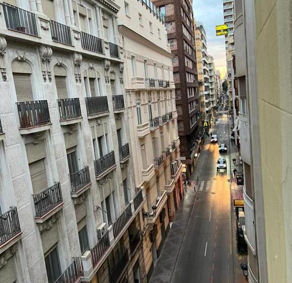 غرفة قياسية ثلاثية, Hostal Milan