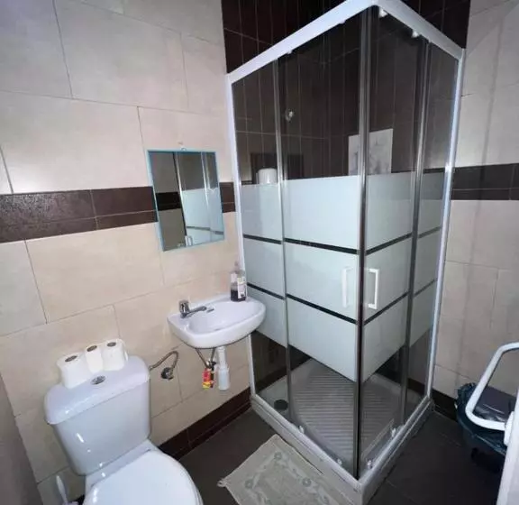 اتاق استاندارد سه نفره, Hostal Milan