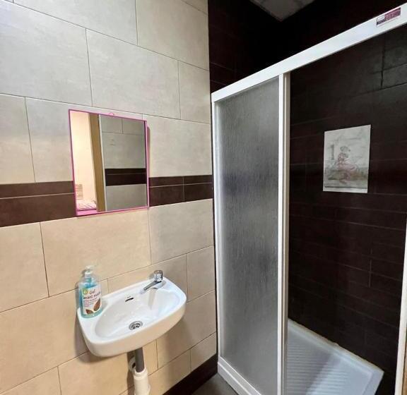 غرفة قياسية فردية, Hostal Milan