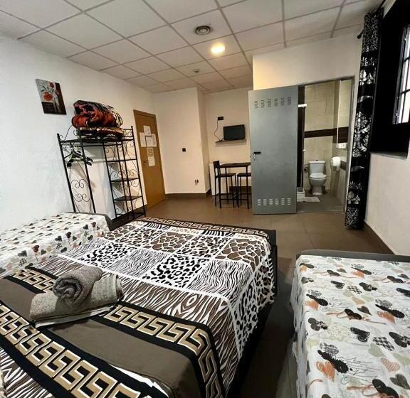 غرفة عائلية, Hostal Milan