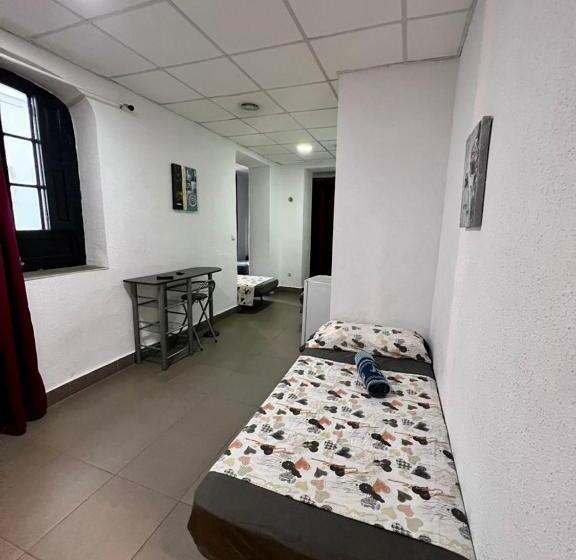 غرفة عائلية, Hostal Milan