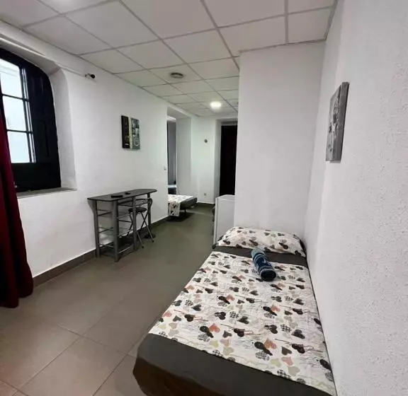 اتاق خانوادگی, Hostal Milan