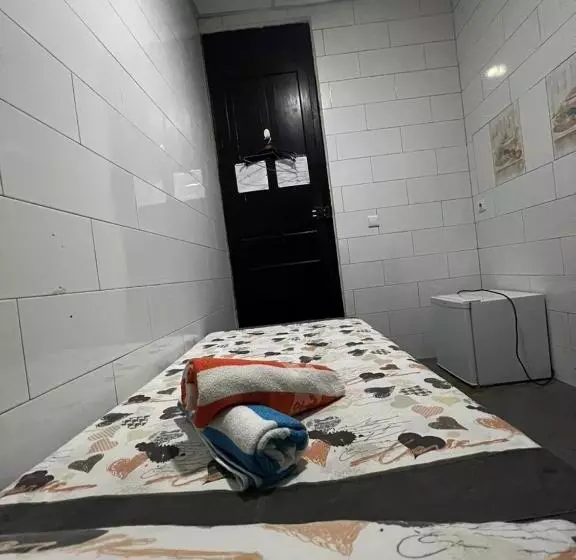 اتاق اکونومی یک تخته, Hostal Milan