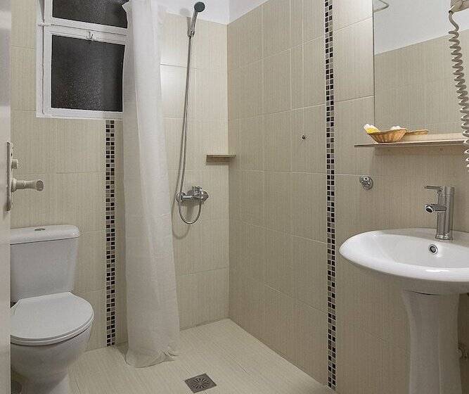 Quarto Estandar, Ares Athens