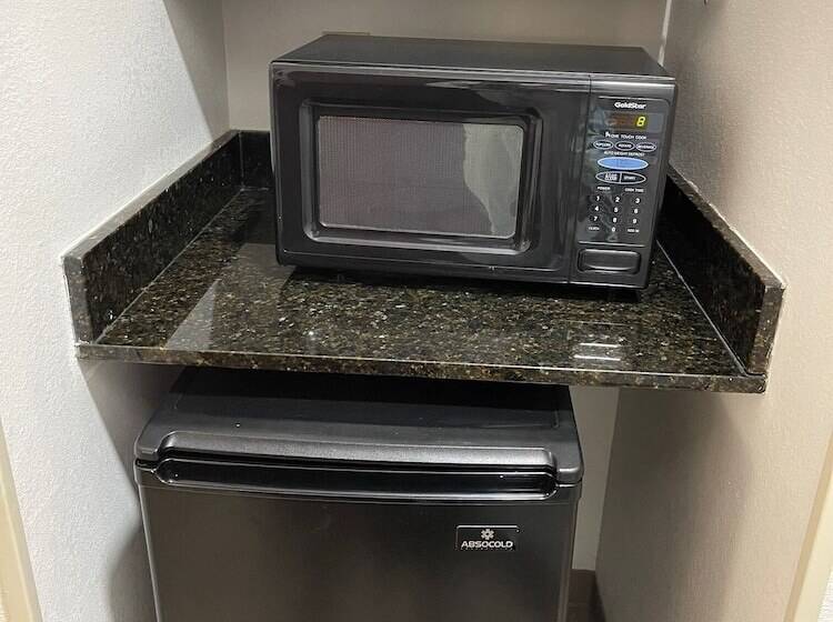 جناح, Comfort Suites Salisbury I85