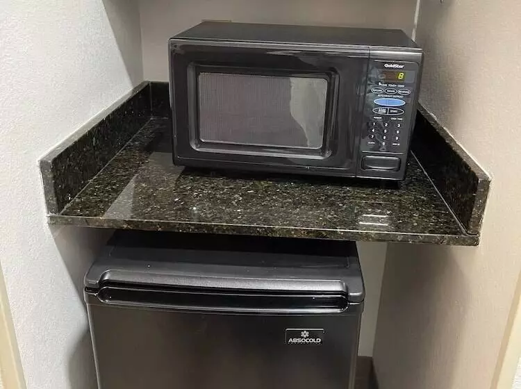 スイート, Comfort Suites Salisbury I85
