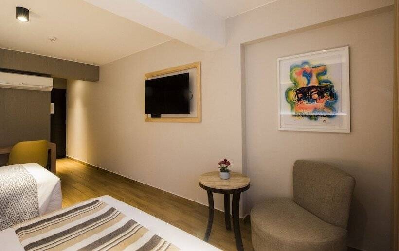 غرفة قياسية, El Tambo 2