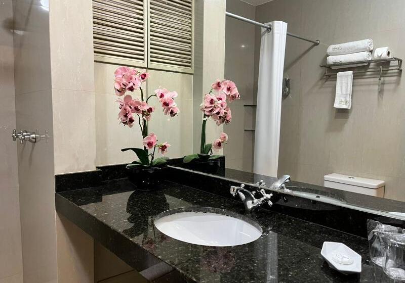 غرفة قياسية, El Tambo 2