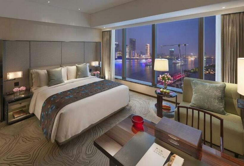 Büyük Çift Kişilik Yataklı Delüks Oda, Mandarin Oriental Pudong, Shanghai