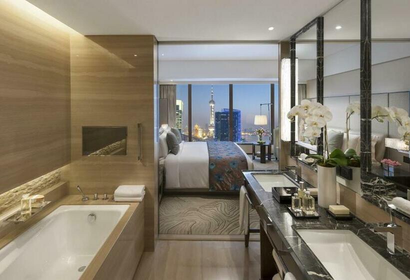 Büyük Çift Kişilik Yataklı Delüks Oda, Mandarin Oriental Pudong, Shanghai