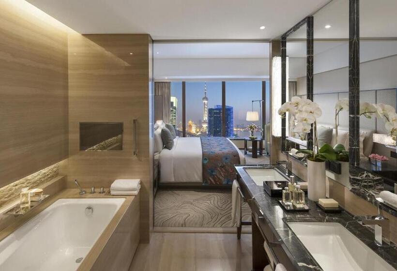 Club Room King Bed, Mandarin Oriental Pudong, Shanghai