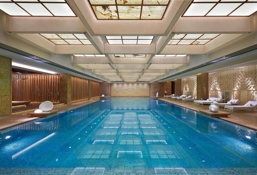 Club Room King Bed, Mandarin Oriental Pudong, Shanghai