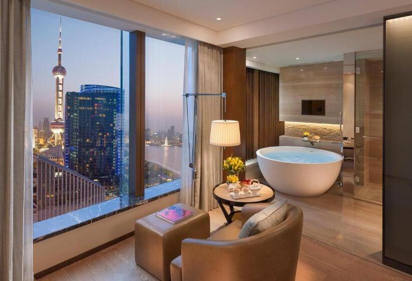 Club Room King Bed, Mandarin Oriental Pudong, Shanghai