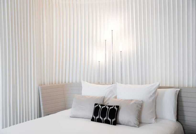 Chambre Deluxe Vue Piscine, Molitor Hôtel & Spa Paris Mgallery Collection