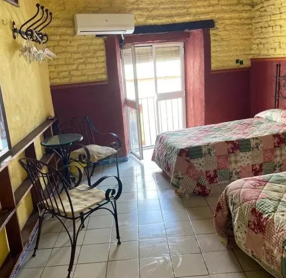 Standard Kolmen Hengen Huone Jaettu kylpyhuone, Pension Vergara , Sevilla