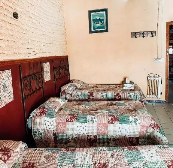 Standard Kolmen Hengen Huone Jaettu kylpyhuone, Pension Vergara , Sevilla