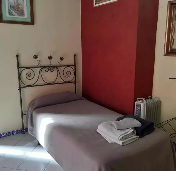 Standard Kolmen Hengen Huone Jaettu kylpyhuone, Pension Vergara , Sevilla