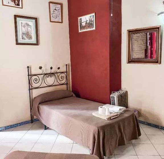 Standard Neljän Hengen Huone Jaettu Kylpyhuone, Pension Vergara , Sevilla