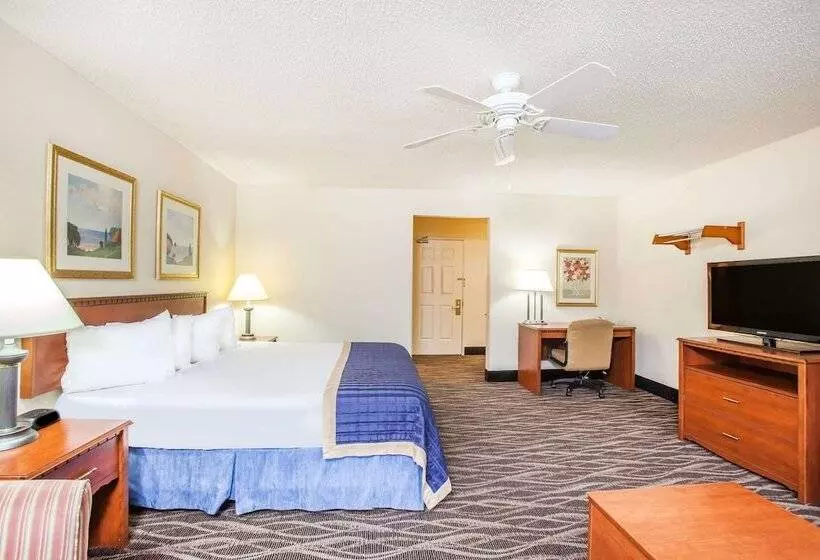景色の見えるデラックスルーム, Baymont On The Lake By Wyndham Hot Springs