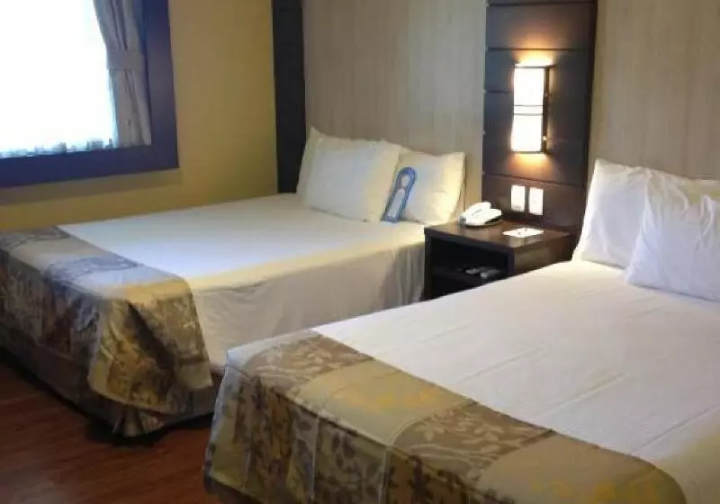 キングサイズベッドのスイートルーム, Baymont Inn & Suites By Wyndham Glen Rose