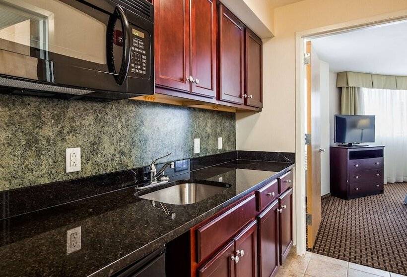 스위트, Best Western Plus Philadelphia Airport South At Widener University