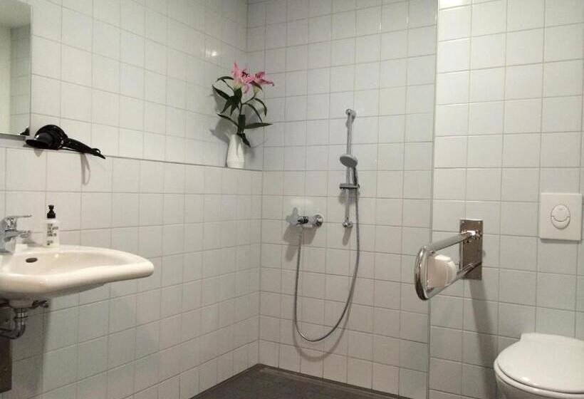 اتاق استاندارد با سرویس بهداشتی مشترک, Bnb Near Brandenburg Gate   Rooms & Apartments