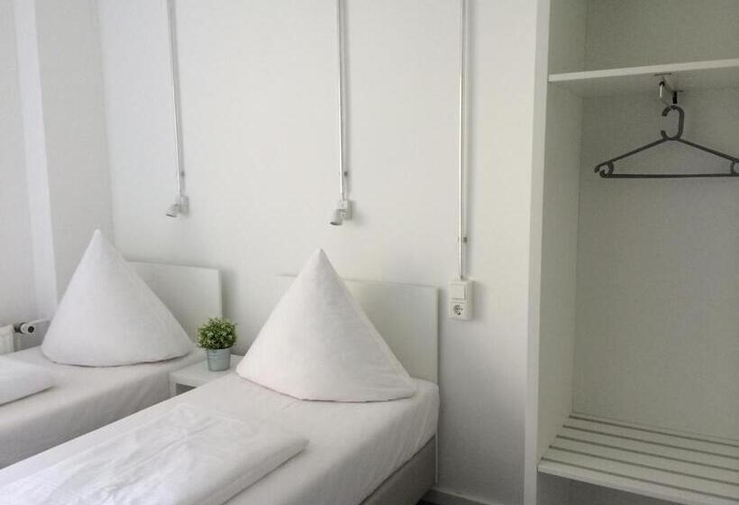 اتاق استاندارد با سرویس بهداشتی مشترک, Bnb Near Brandenburg Gate Rooms & Apartments