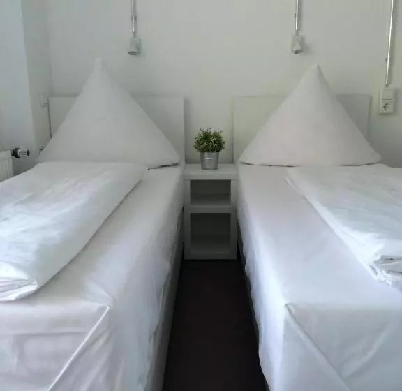 اتاق استاندارد با سرویس بهداشتی مشترک, Bnb Near Brandenburg Gate   Rooms & Apartments