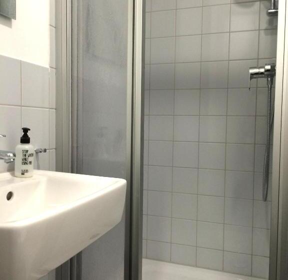 اتاق استاندارد با سرویس بهداشتی مشترک, Bnb Near Brandenburg Gate Rooms & Apartments