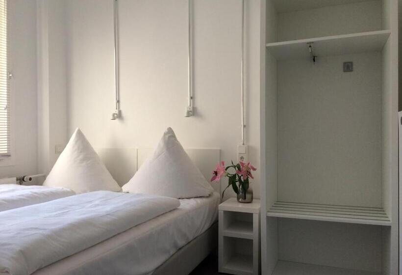 اتاق استاندارد با سرویس بهداشتی مشترک, Bnb Near Brandenburg Gate Rooms & Apartments