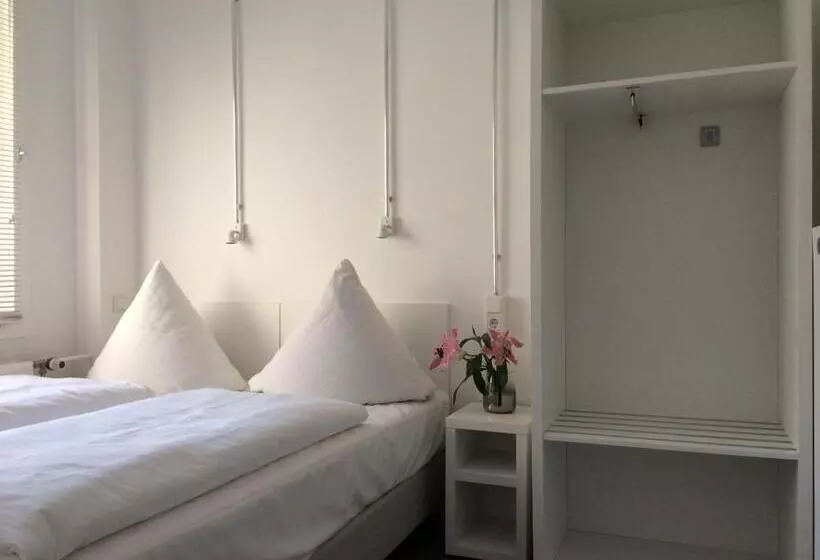 اتاق استاندارد با سرویس بهداشتی مشترک, Bnb Near Brandenburg Gate   Rooms & Apartments