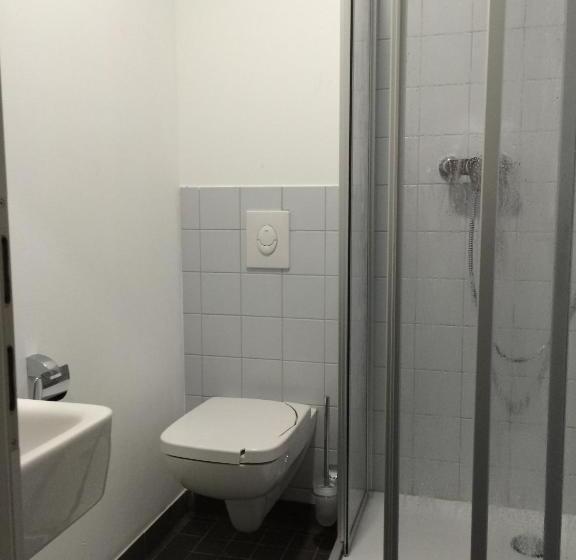 اتاق استاندارد با سرویس بهداشتی مشترک, Bnb Near Brandenburg Gate Rooms & Apartments