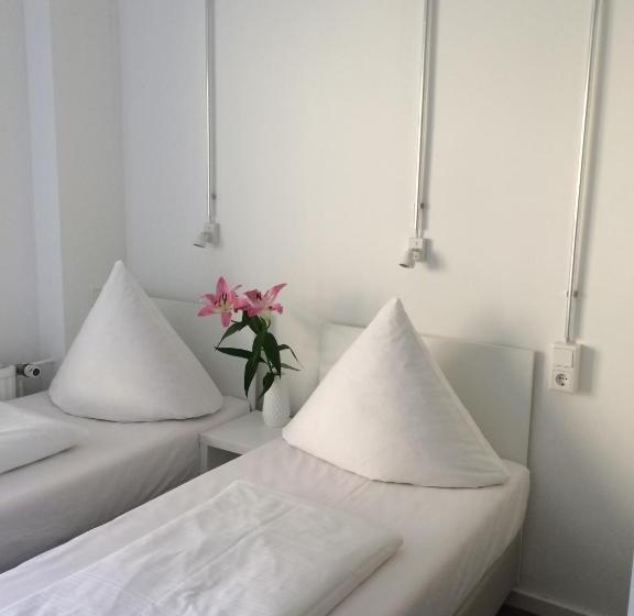 اتاق استاندارد با سرویس بهداشتی مشترک, Bnb Near Brandenburg Gate Rooms & Apartments