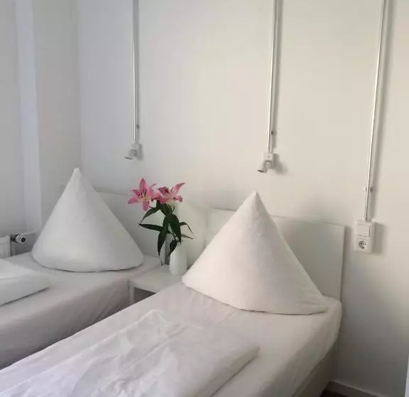 اتاق استاندارد با سرویس بهداشتی مشترک, Bnb Near Brandenburg Gate   Rooms & Apartments